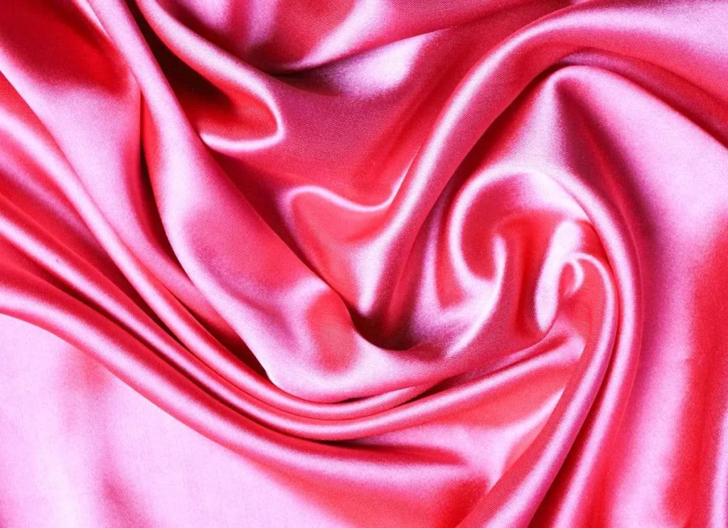 Tessuto in raso fucsia