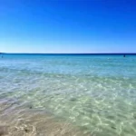 Mare cristallino del Salento e cielo blu