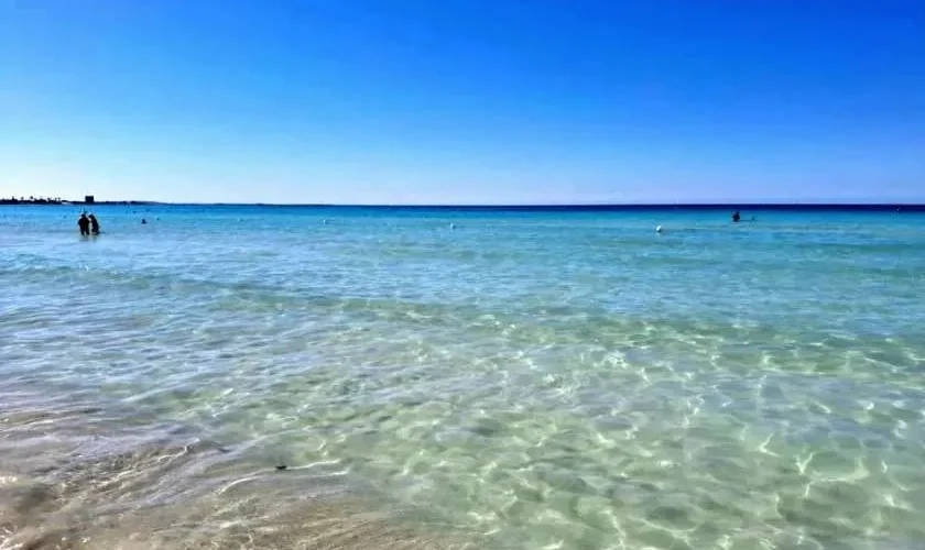 Mare cristallino del Salento e cielo blu