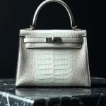 Borsa di lusso Hermès modello Kelly Himalaya 32 in pelle di coccodrillo Niloticus