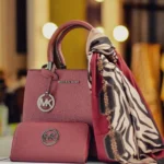 Borsa Michael Kors colore rosso con foulard e portamonete abbinato