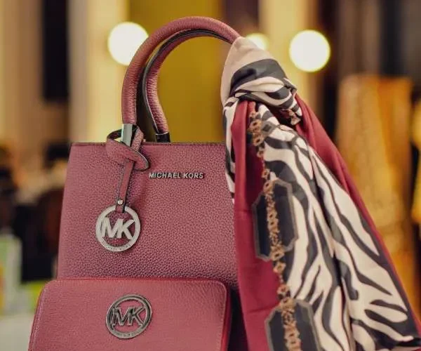 Borsa Michael Kors colore rosso con foulard e portamonete abbinato