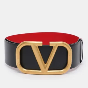 Cintura rossa e nera con logo Valentino.