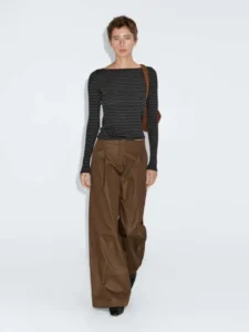 Pantaloni wide leg a vita alta di colore marrone Massimo Dutti.