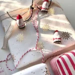 Pacchetti con regali di Natale last minute