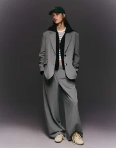 Pantaloni ampi doppio tessuto colore grigio Bershka