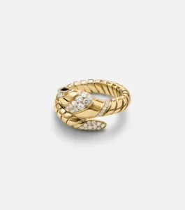 Bvlgari anello collezione Serpenti Tubogas in oro 18kt con diamanti e onice su Mytheresa per la selezione Luxury Edit di Nice to be Woman
