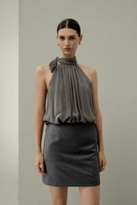 Camicetta in georgette in colore grigio con collo a nastro Lilysilk per la selezione Everyday Style di Nice to be Woman