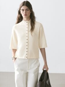 Cardigan in maglia colore avorio con maniche al gomito e bottoni sul davanti Massimo Dutti