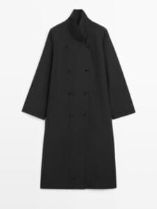 Trench lungo doppiopetto in tessuto tecnico di colore nero Massimo Dutti