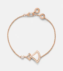 Bvlgari bracciale collezione Divas' Dream in oro rosa 18kt con madreperla e diamanti su Mytheresa per la selezione Luxury Edit di Nice to be Woman